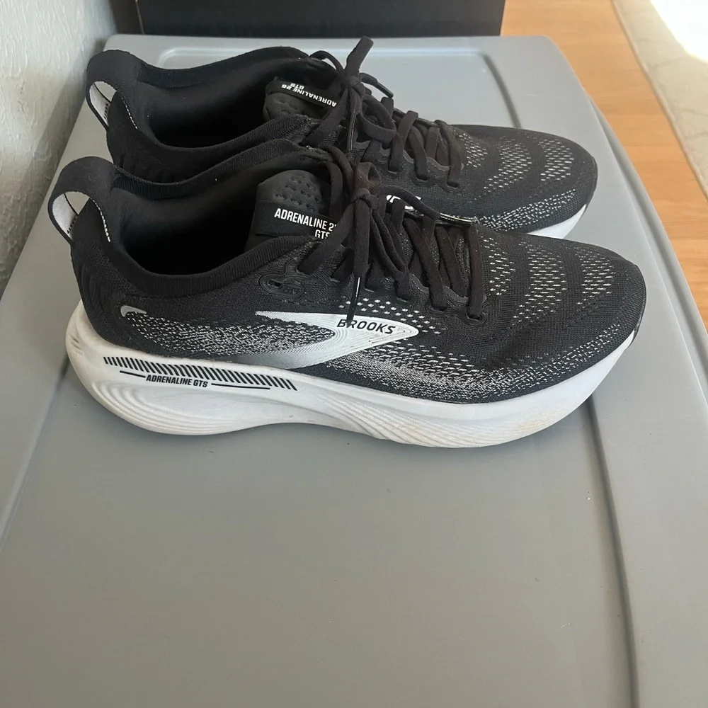 Brooks Women's Black and White Performance Running Shoes